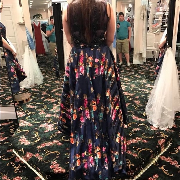 Prom Dress - Picture 4 of 7